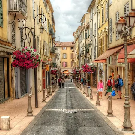 Centre Juan Les Pins 2p White Pearl * Antibes